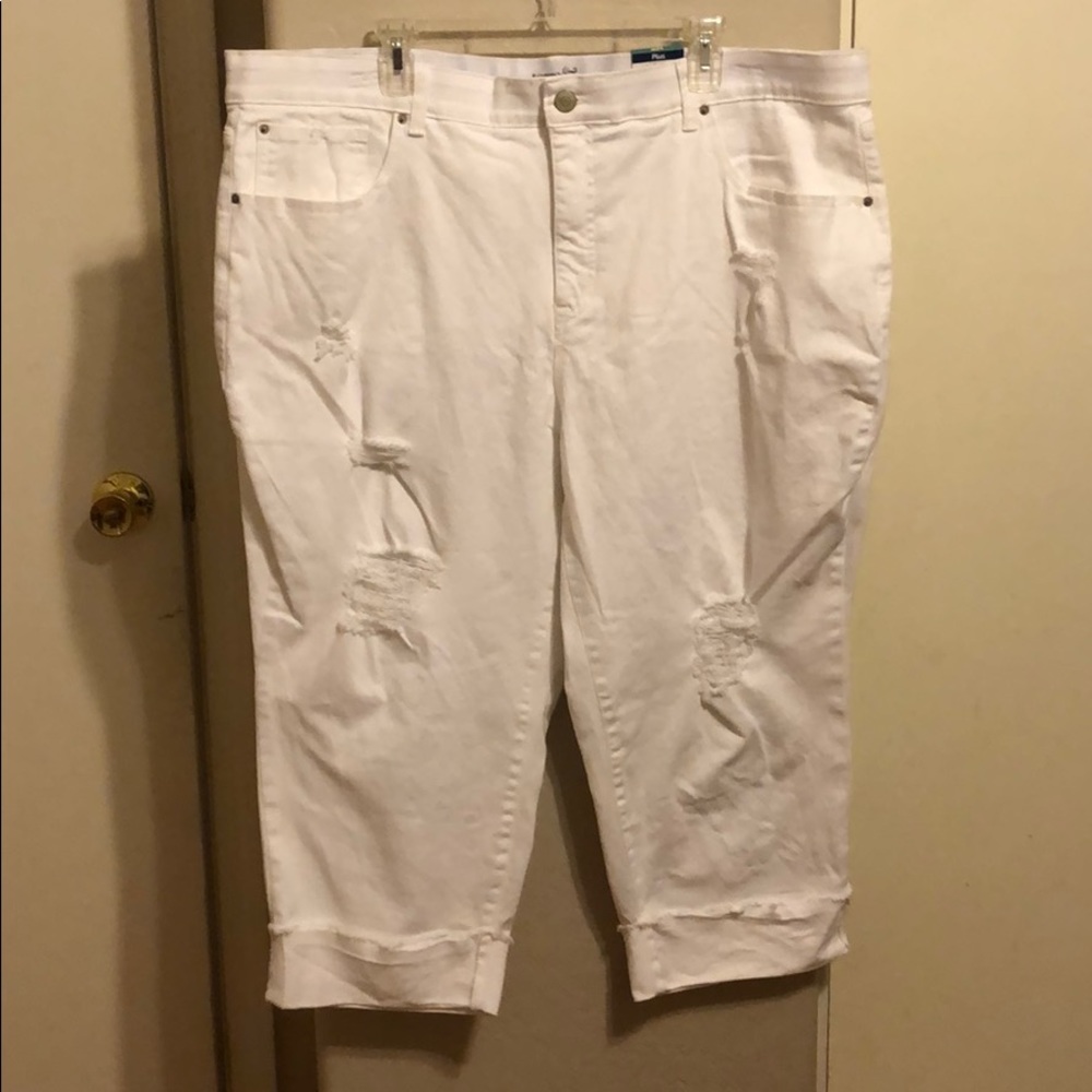 White jean Capris
